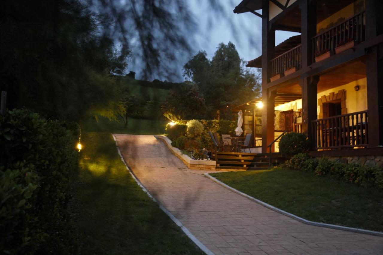 2 Habit, Sala, Terraza, Jardin, Parking Gratis *