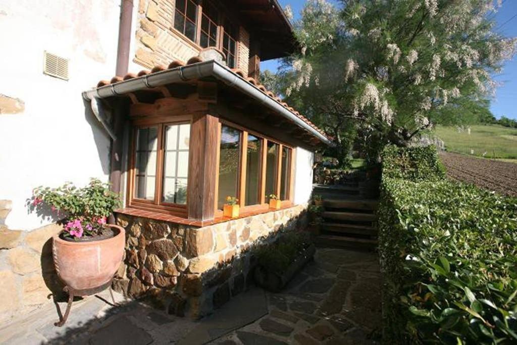 2 Habit, Sala, Terraza, Jardin, Parking Gratis